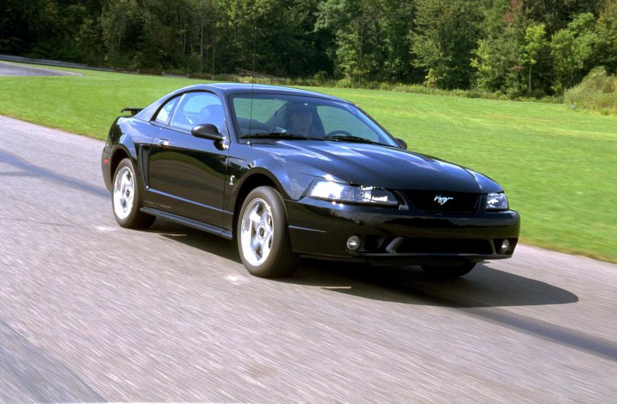  Ford Mustang SVT Cobra 1999 года  (фото 24 из 32)